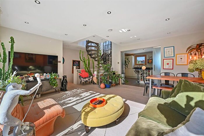 3 Bedroom Maisonette For Sale In Sinclair Gardens, London, W14
