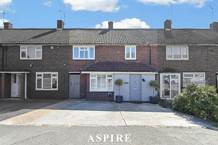 3 Bedroom Terraced House For Sale In Pendle Drive, Basildon, SS14