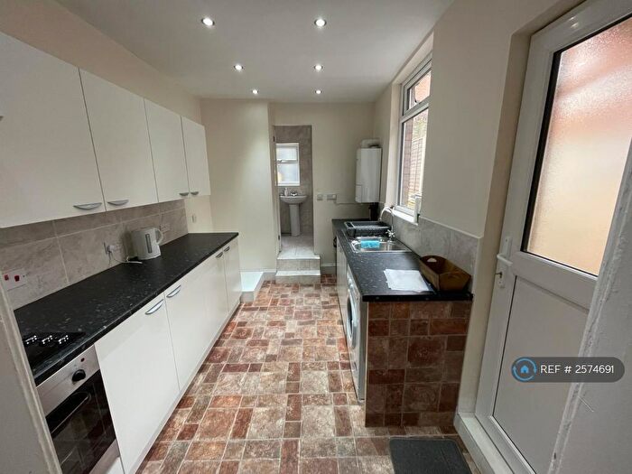 3 Bedroom Terraced House To Rent In Kingsland Road, Luton, LU1