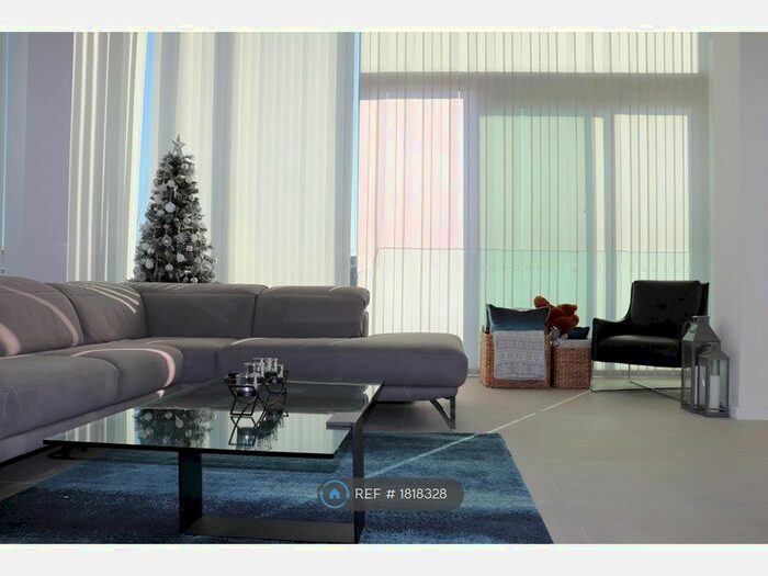 1 Bedroom Flat To Rent In Warehouse W, London, E16