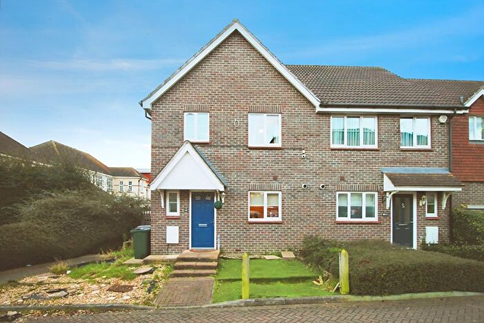 3 Bedroom Semi Detached House To Rent In Millers Close, Dartford, DA1