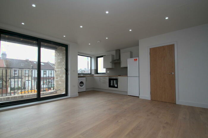 2 Bedroom Apartment To Rent In Chingford Road, London, E17