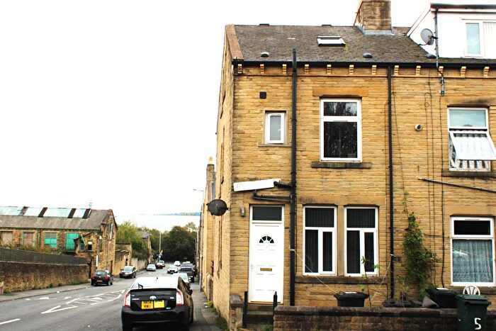 2 Bedroom End Terrace House To Rent In Harriet Street, Bradford, BD8