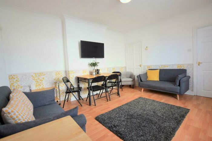 5 Bedroom End Of Terrace House To Rent In Saxon Street - Student House - /, LN1