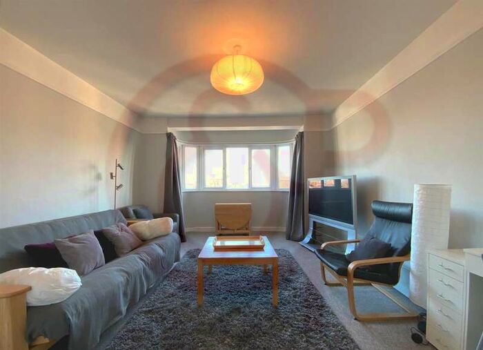 Flat To Rent In Goldhawk Road, Shepherds Bush, W12