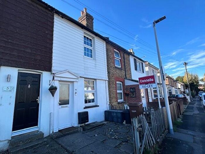 3 Bedroom Property To Rent In Rainham, ME8