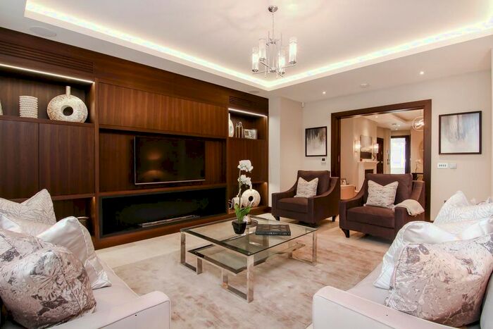 4 Bedroom Flat To Rent In Knightsbridge, London, SW1X