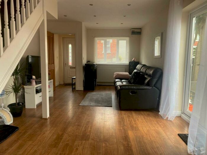 2 Bedroom End Of Terrace House For Sale In Dryden Street, Swindon, SN1