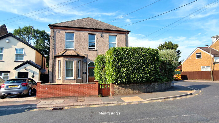 1 Bedroom Flat For Sale In Victoria Road, EN4