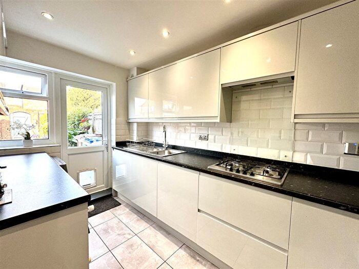 3 Bedroom Terraced House For Sale In Mark Close, Bexleyheath, DA7