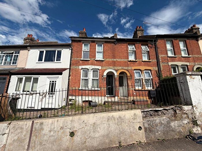 4 Bedroom Terraced House For Sale In Magpie Hall Road, Chatham, Kent, ME4