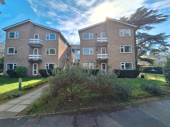 2 Bedroom Flat To Rent In Coniston Court, Weybridge, KT13