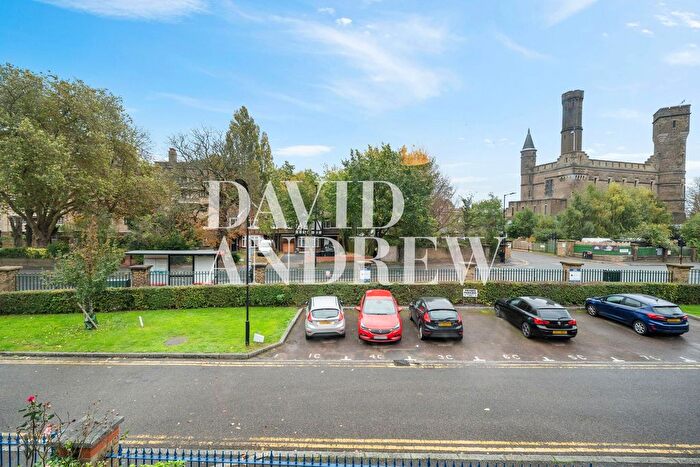 2 Bedroom Flat To Rent In Castleview Close, London, N4