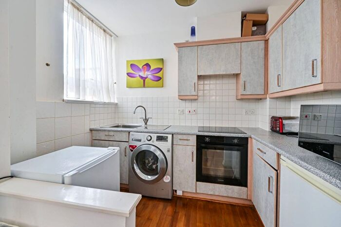 1 Bedroom Flat To Rent In Newington Causeway, Elephant And Castle, London, SE1