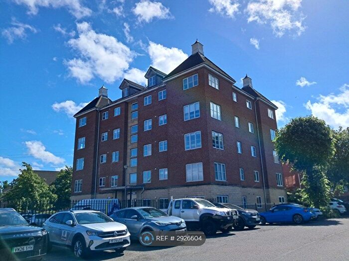 2 Bedroom Flat To Rent In Benn Avenue, Paisley, PA1