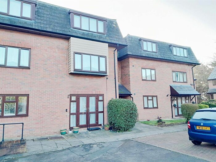 1 Bedroom Flat For Sale In Uxbridge Road, Hayes, UB4