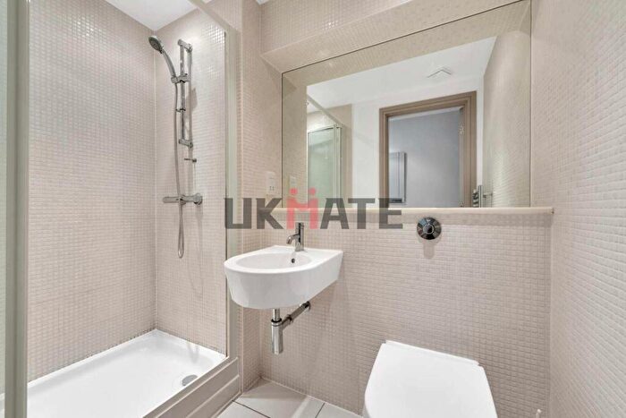 3 Bedroom Flat To Rent In Denison House, Lanterns Way, E14