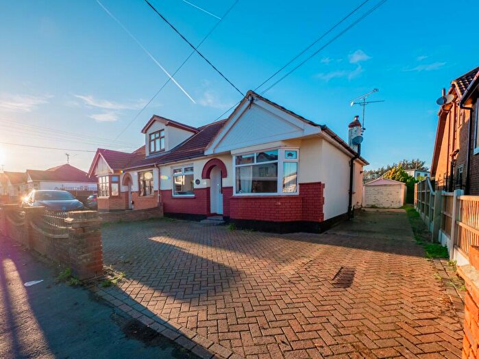 2 Bedroom Semi-Detached Bungalow For Sale In Rectory Road, Hockley, SS5