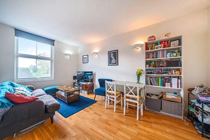 2 Bedroom Flat For Sale In Longley Road, Tooting, London, SW17