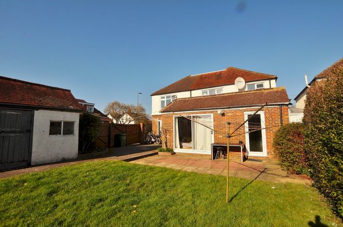 3 Bedroom Flat To Rent In Aldershot Road, Guildford, GU2