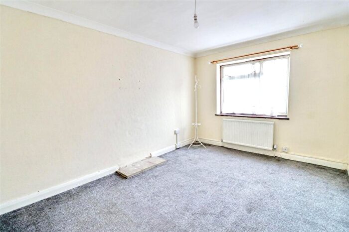 2 Bedroom Apartment For Sale In Western Mansions, Great North Road, EN5