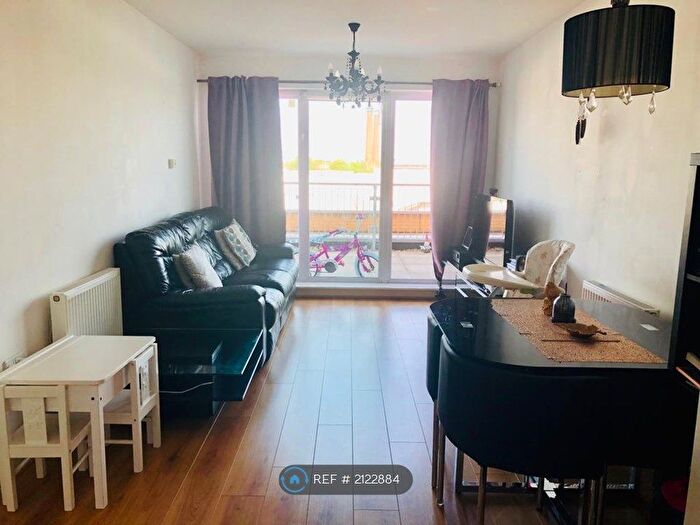 2 Bedroom Flat To Rent In Peebles Court, Croydon, CR0