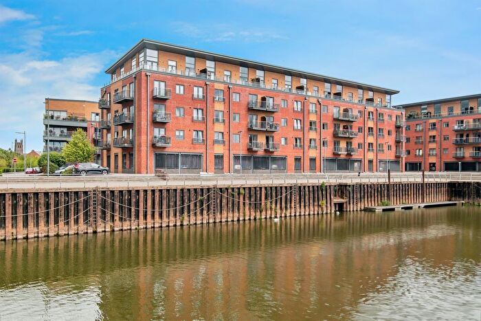 2 Bedroom Flat For Sale In Basin Road, Worcester, WR5