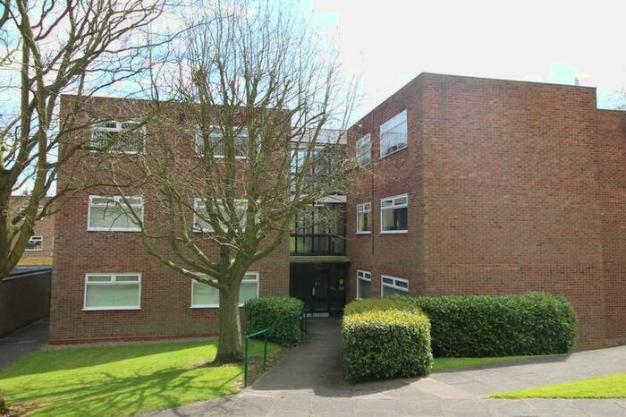 2 Bedroom Flat To Rent In Winchfield Drive, Birmingham, B17