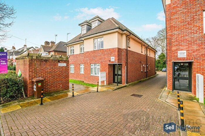 2 Bedroom Flat For Sale In Birdhurst Avenue, South Croydon, CR2