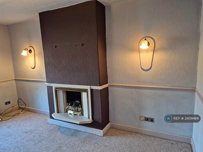 2 Bedroom Flat To Rent In Ashton-Under-Lyne, Ashton-Under-Lyne, OL6