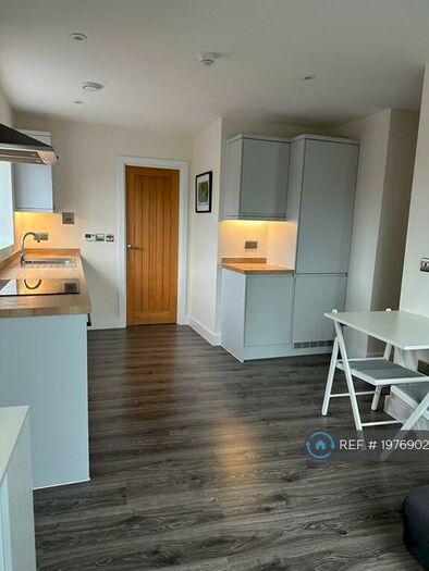 1 Bedroom Flat To Rent In Feathers Yard, Basingstoke, RG21