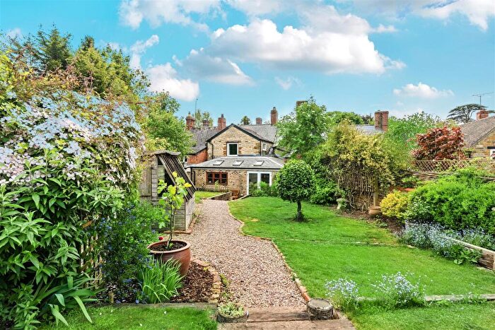 2 Bedroom Cottage For Sale In High Street, Culworth, OX17