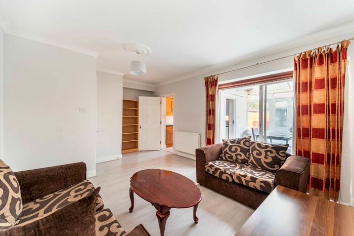 4 Bedroom Property To Rent In Court Way, Acton, London, W3