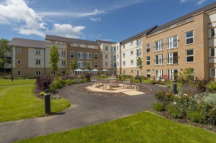 1 Bedroom Flat To Rent In Chesterton Court, Railway Road, Ilkley, West Yorkshire, LS29