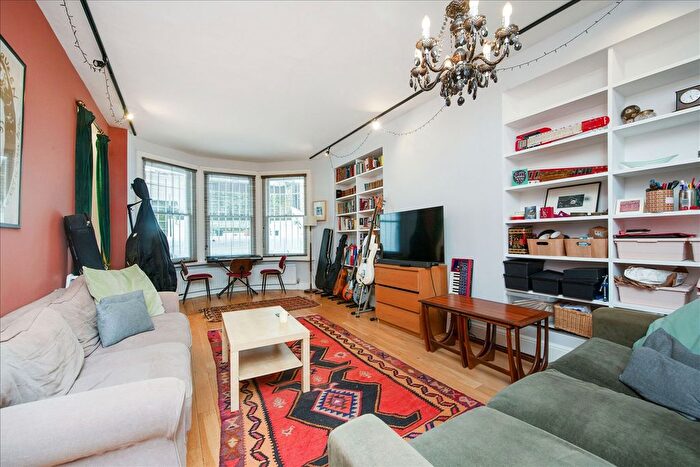 2 Bedroom Flat For Sale In Sinclair Road, Kensington Olympia, W14
