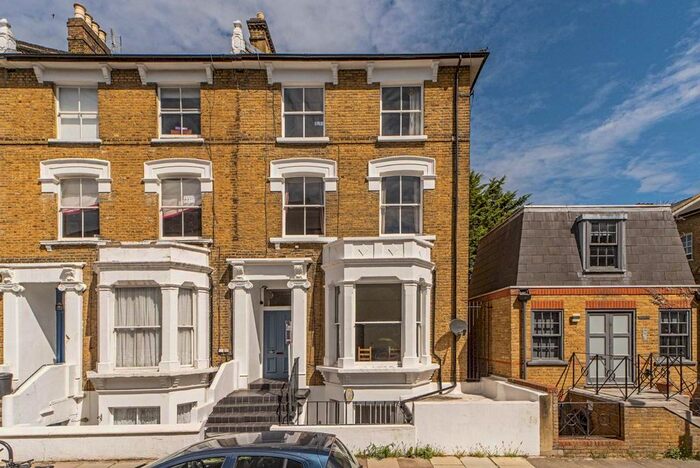 2 Bedroom Flat To Rent In Benbow Road, London, W6
