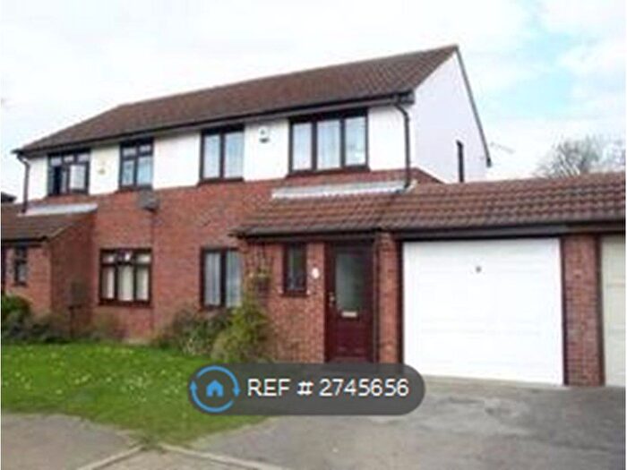 3 Bedroom Semi Detached House To Rent In Hepleswell, Milton Keynes, MK8