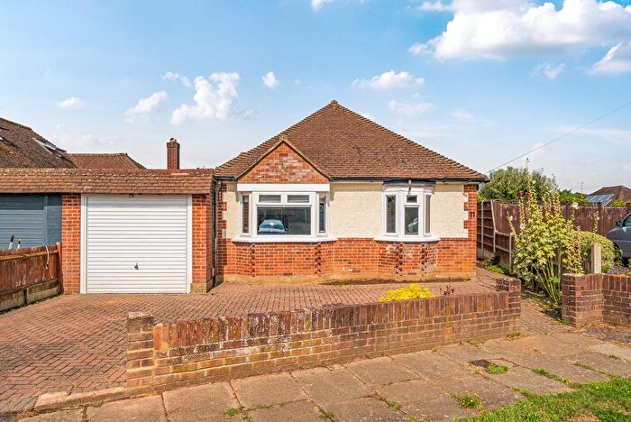 3 Bedroom Bungalow For Sale In Barton Close, Shepperton, TW17