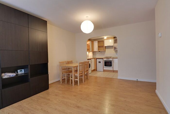 2 Bedroom Flat To Rent In Blytheswood Place, London, SW16