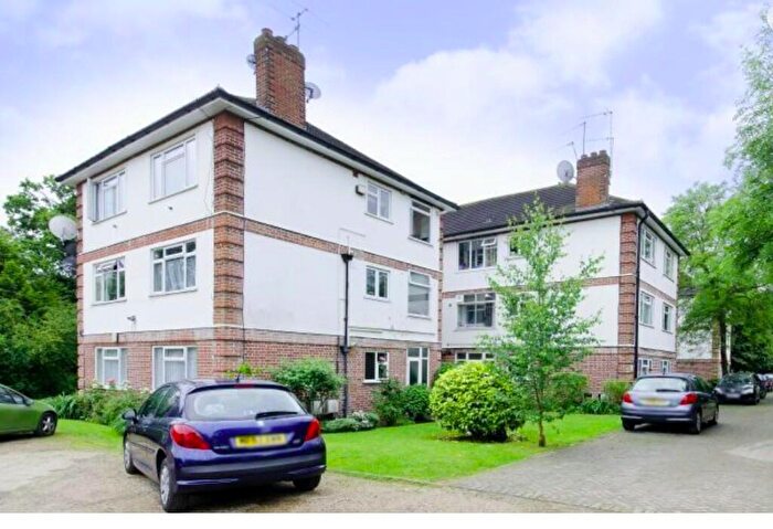 2 Bedroom Flat To Rent In Rickmansworth Road, Pinner, Middlesex, HA5