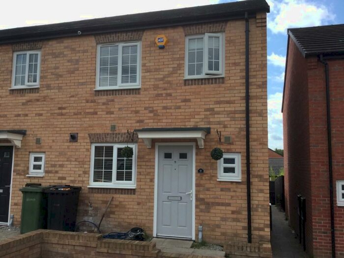 3 Bedroom End Of Terrace House To Rent In Clover Close, LS26