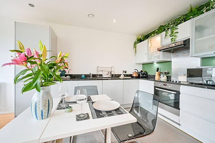 1 Bedroom Flat To Rent In Edison Court, Acton, London, W3