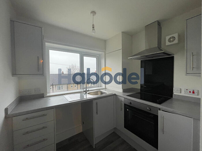 1 Bedroom Flat To Rent In Whinfield Close, Braithwaite, Keighley, BD22