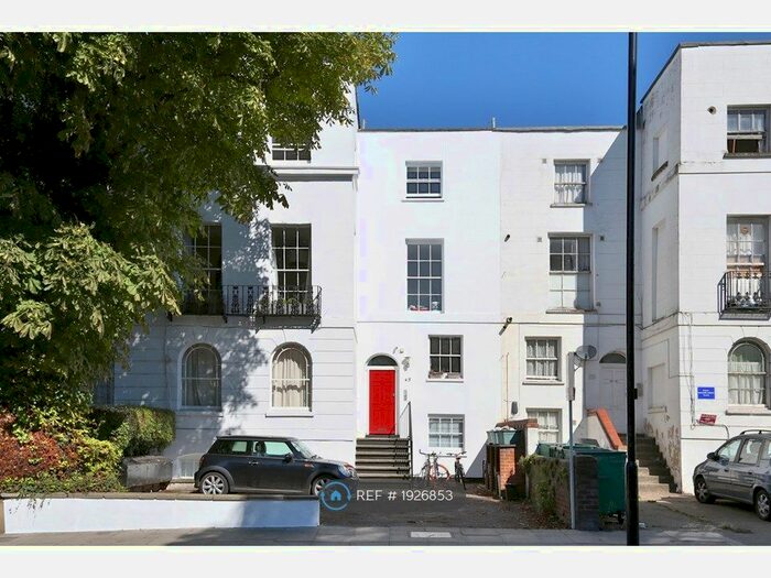 3 Bedroom Flat To Rent In Tollington Park, London, N4