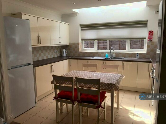 6 Bedroom Semi-Detached House To Rent In Kitchener Road, Southampton, SO17