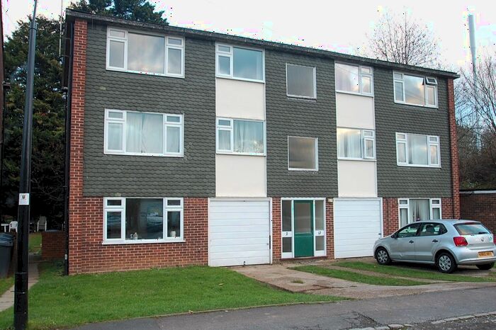 2 Bedroom Flat To Rent In Hiljon Crescent, Chalfont St Peter, Buckinghamshire, SL9