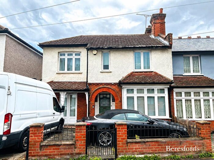 3 Bedroom Semi-Detached House To Rent In St. Marys Lane, RM14