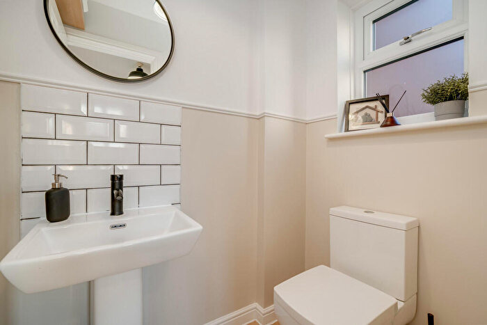 4 Bedroom Detached House For Sale In Southcroft Avenue, Birkenshaw, BD11