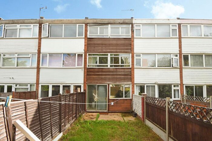 3 Bedroom Town House For Sale In Darrell Close, Chelmsford, Essex, CM1