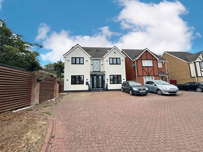 6 Bedroom Detached House For Sale In St. Andrews Mews, Luton, LU3